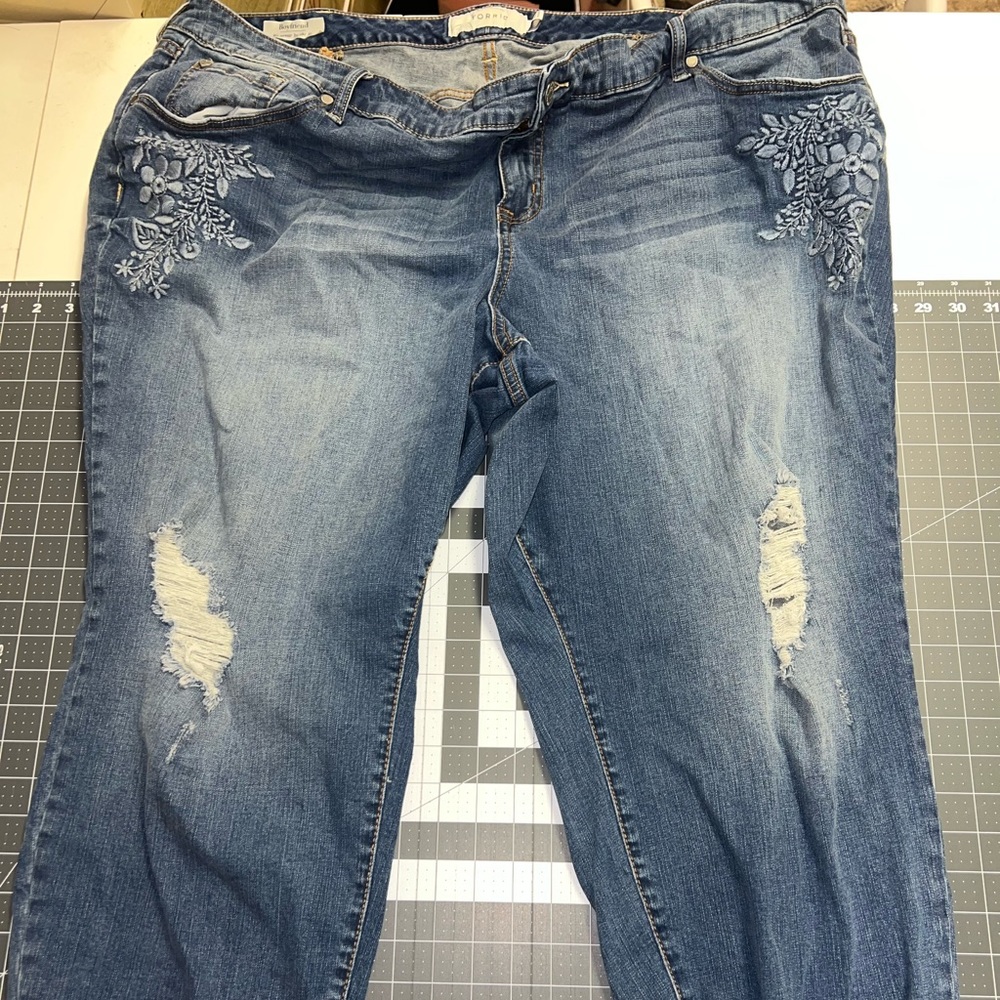 Torrid Distressed Floral Boyfriend Jeans Sz26